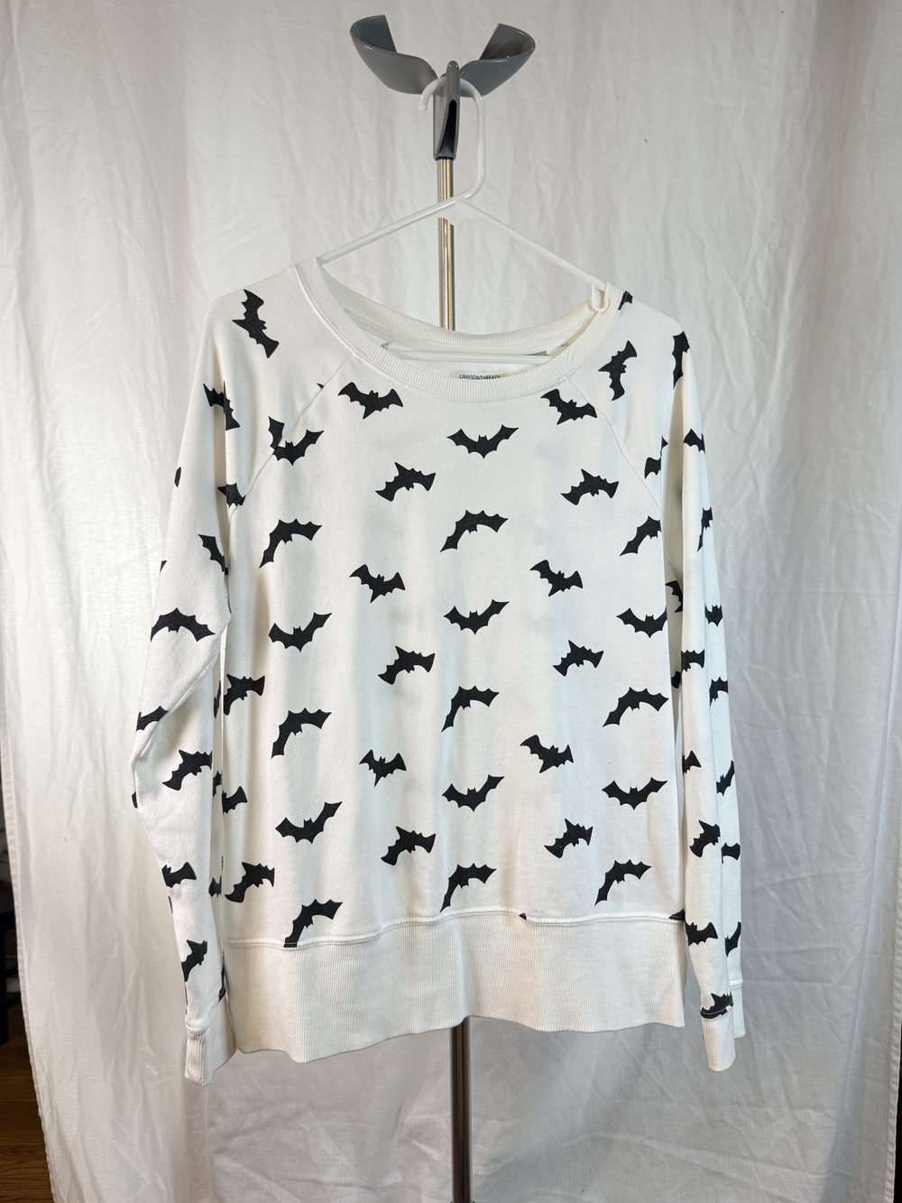 Grayson Threads White Halloween Light Sweatshirt with Black Bat Print sz Large